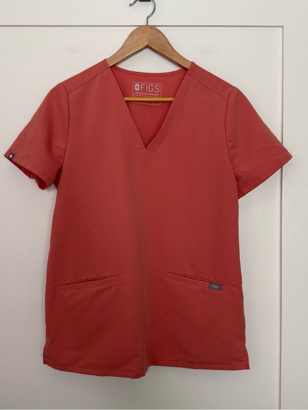 Figs Scrubs Top Casma Three-Pocket Womens Sz S Coral Medical Nurse PO1516